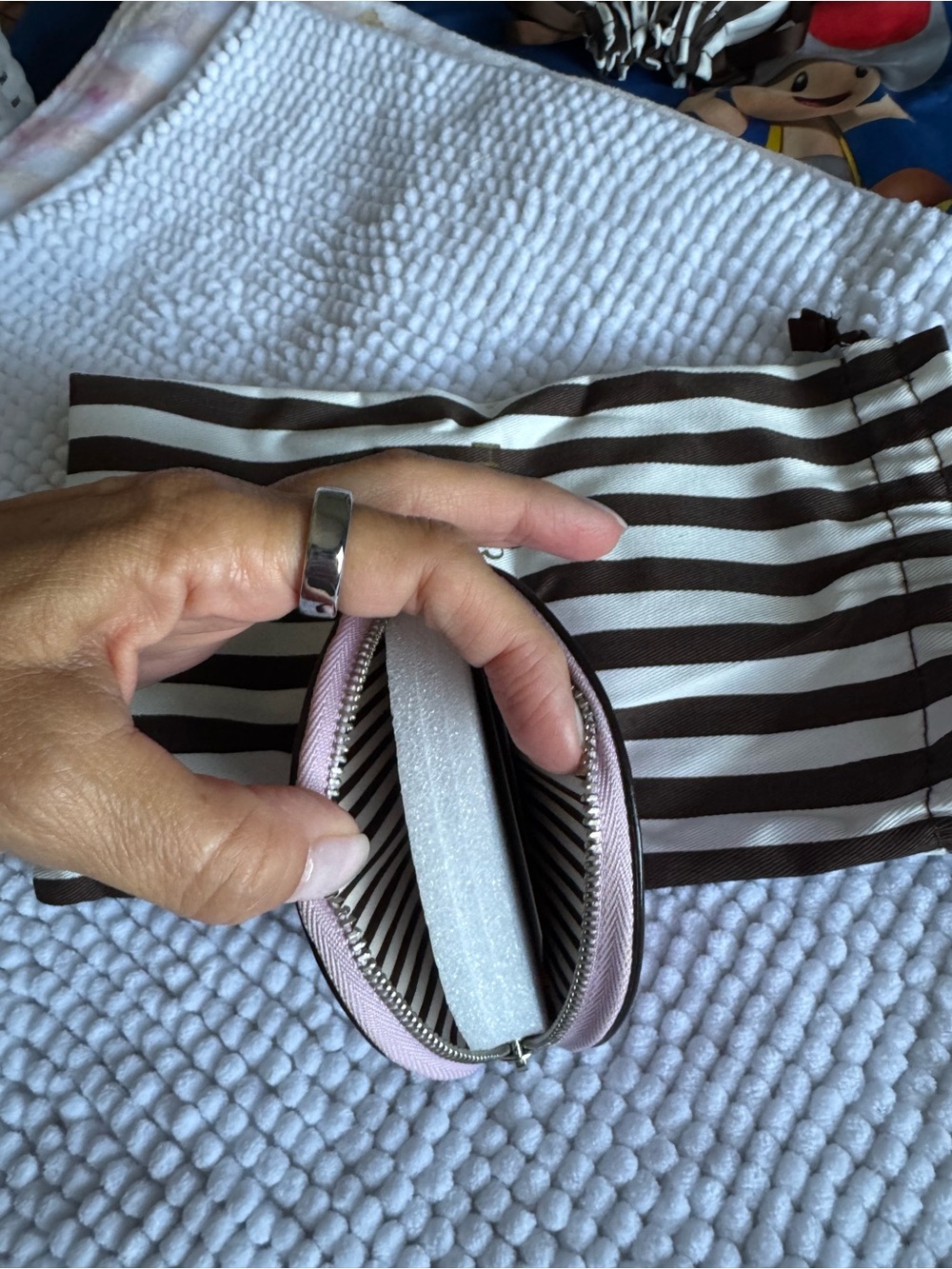 Henry Bendel- Pink Palm-Embellished Mini Bag Charm Keychain - Picture 3 of 6